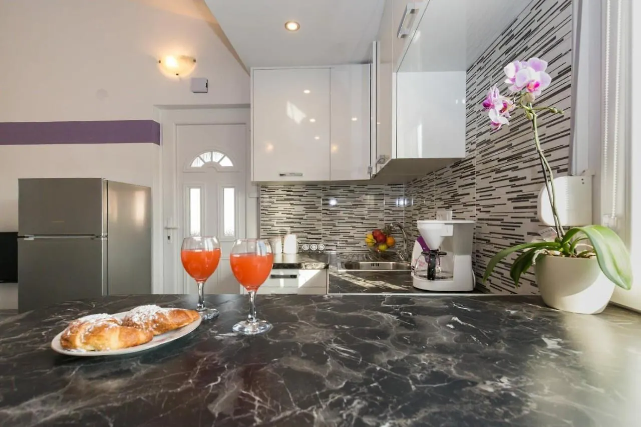Dalmatian Modern Apartment With Tavern Zadar