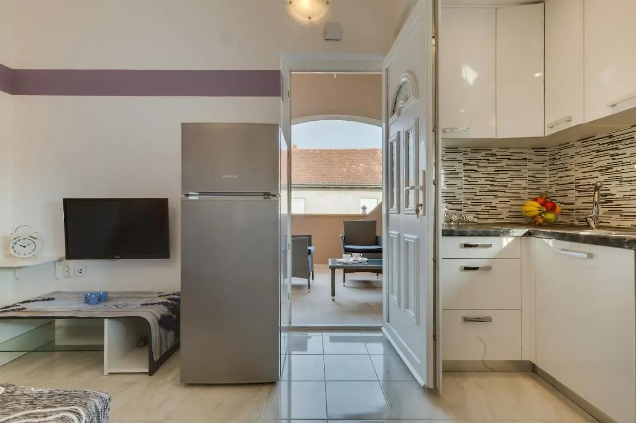 Dalmatian Modern Apartment With Tavern Zadar